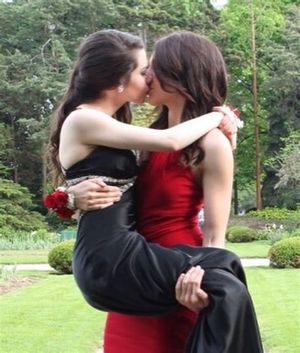 prom lesbians