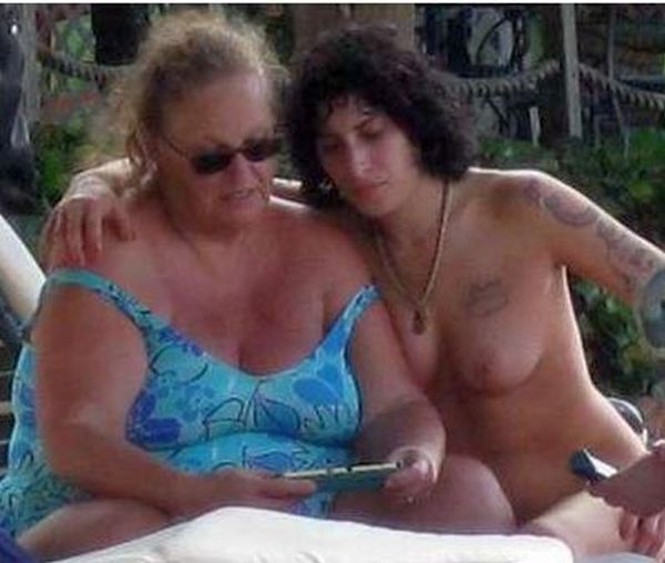 Amy Winehouse Topless Thanks To Fisk S