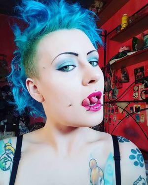 Tattoo Teen with split tongue