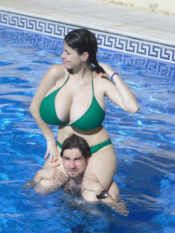 Massive tits in the pool