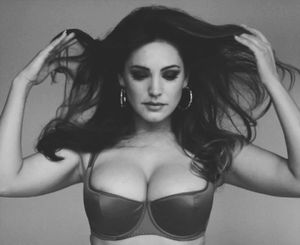 Kelly Brook big boobs photo shoot