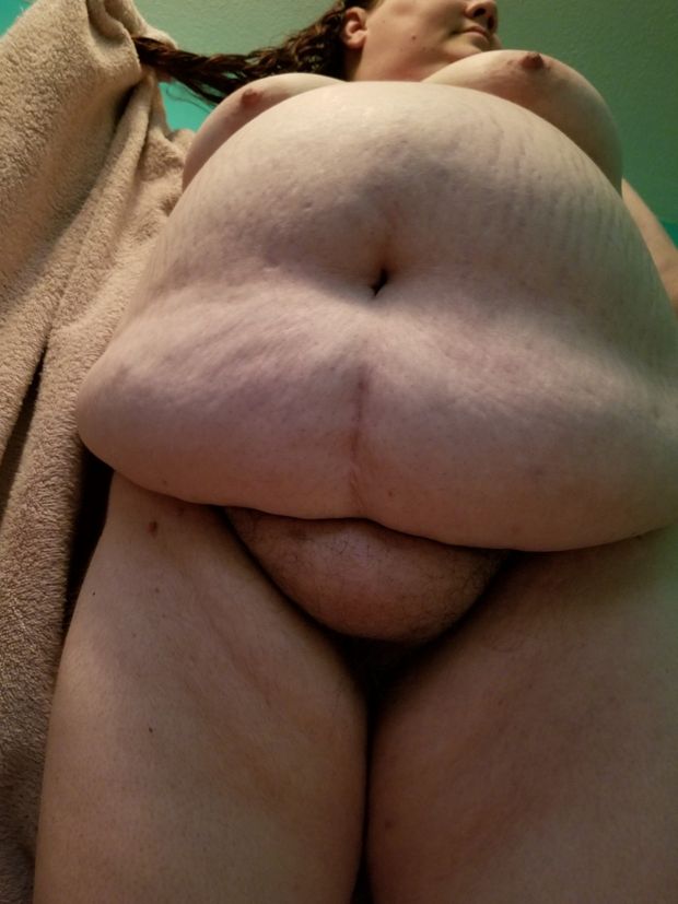BBW nude drying her hair after a shower