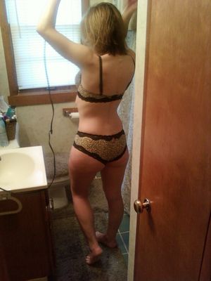 Sexy milf getting ready for fun.