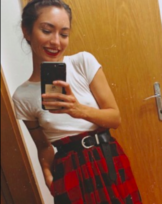 no bra teen