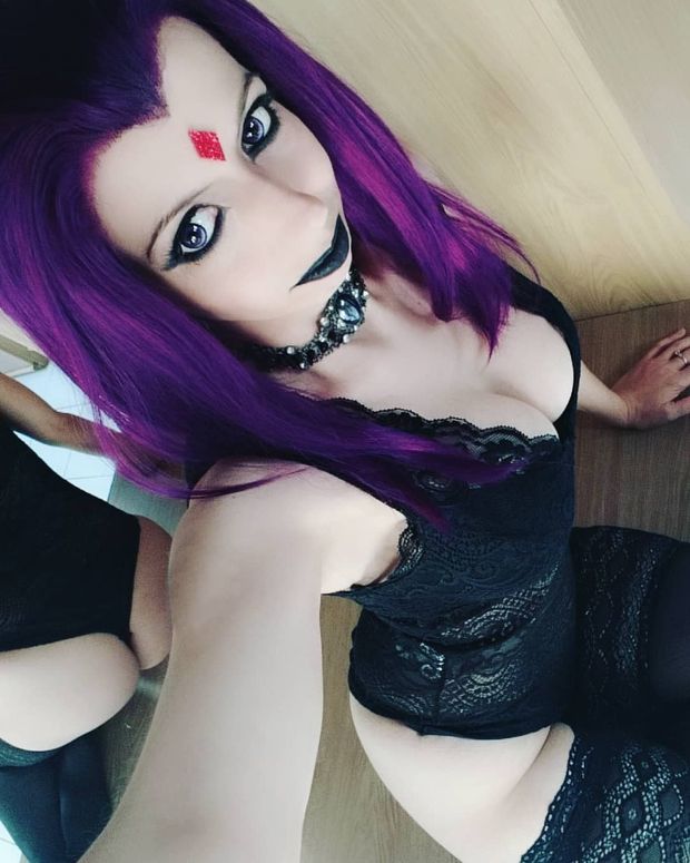 Raven cosplay