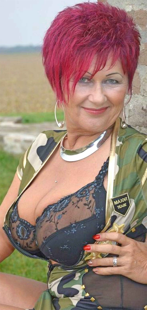 Come stick your cock between my tits honey