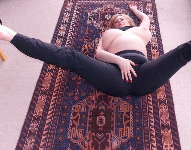 Anna: Flexy legs apart