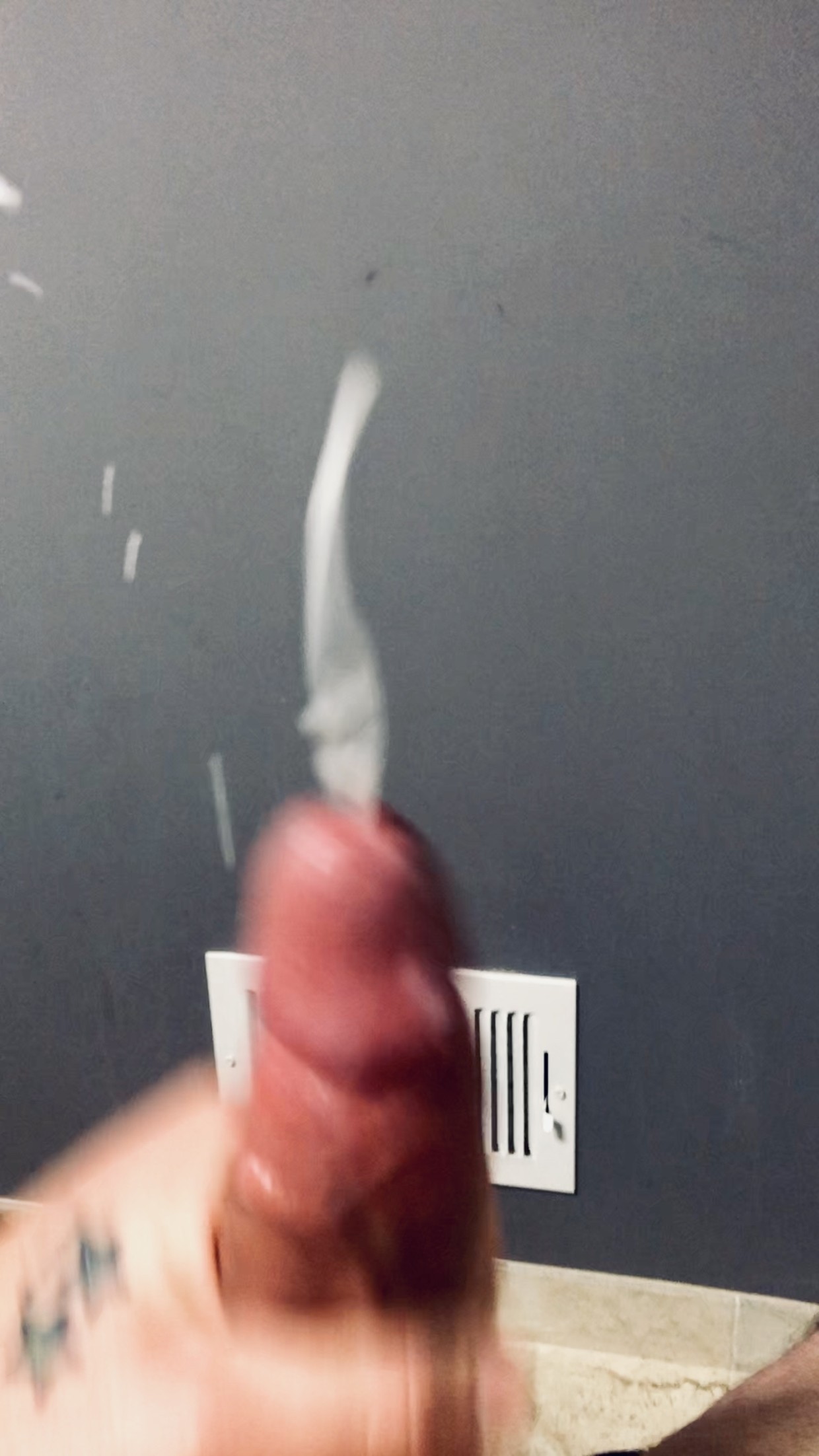 This is how I bust a fuckin nut while stroking my long white fuckstick.. how bout that stream of cum!!