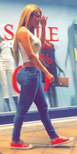 Yes That's A SHEMALE