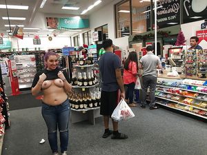 jerkingintraffic: Shopping with some flair 02