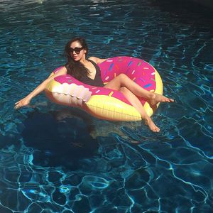 Aimee Garcia sexy legs and feet