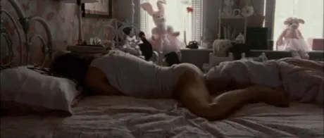 Natalie Portman rubbing one out