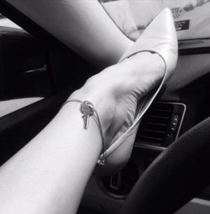 Gloating over my key while she fingers herself in traffic.