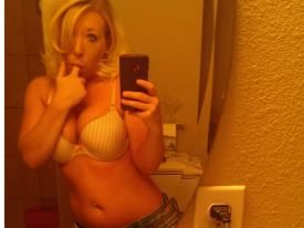 Babe69nextdoor blonde with huge tits