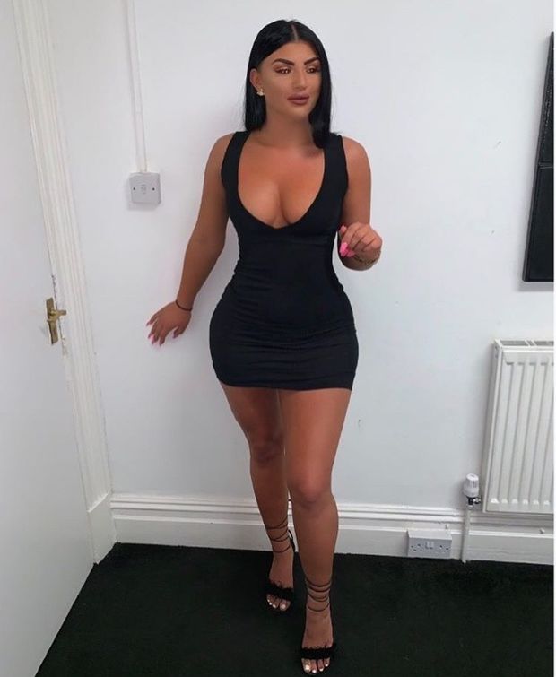 Slutty teen shows off cleavage
