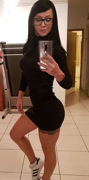 Smokin Hot Brunette Selfie