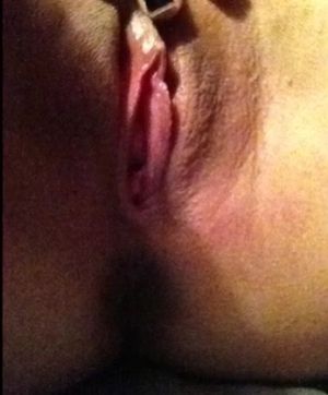 Sarah Hyland Rubs clit