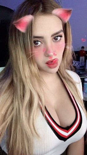 blodne woman big boobs