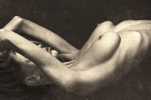 Charlotte McKinney nude in photo for Brian Bowen Smith ‘One’ Project Nude Art Gallery HQ