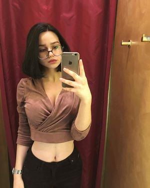 Alina Zaleschenko with top