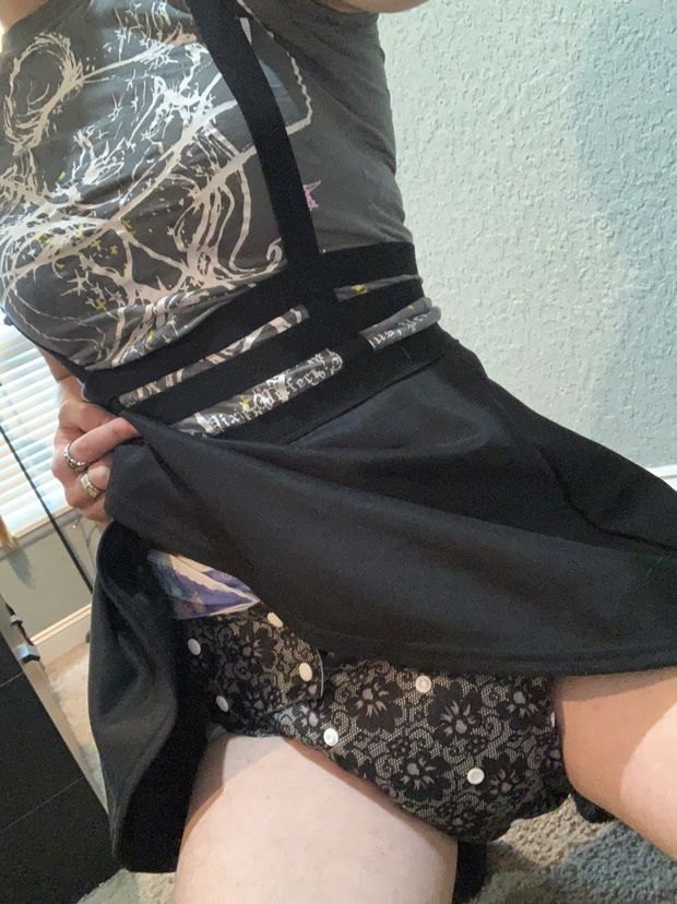 DiaperedWarlockstar25 looks cute in a diaper