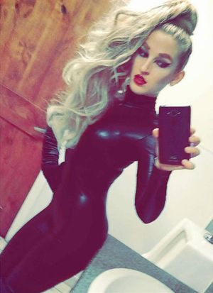 Curvy Latex Babe