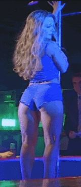 Jenna Von Oÿ Shakes Her Fine Ass!