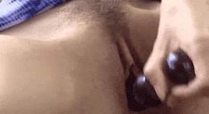 Babe squirts on a park bench