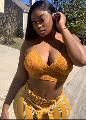 Curvy Delicious Black Honey