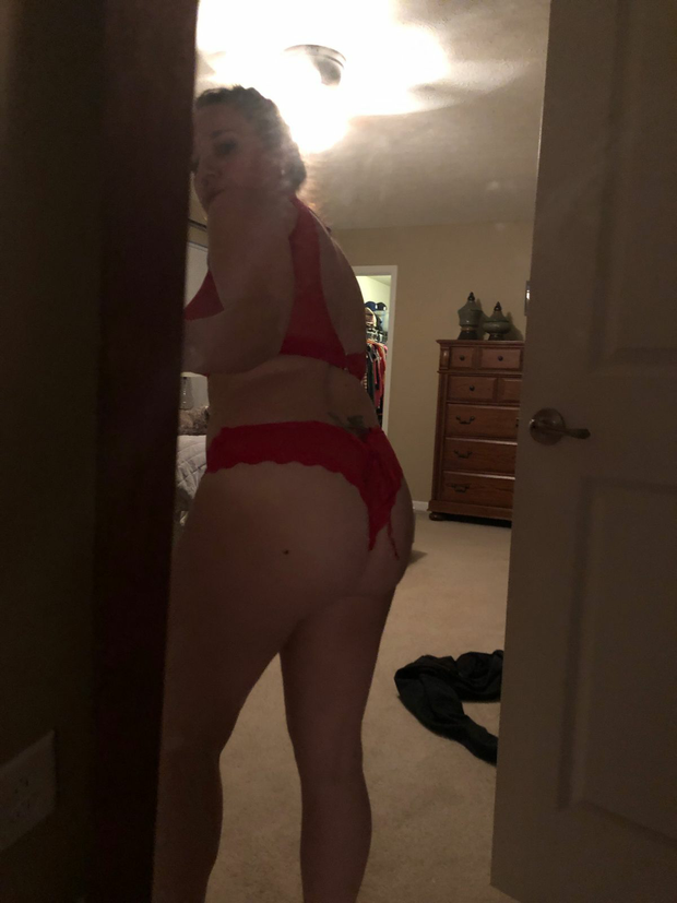 Sexy mom in thong big ass