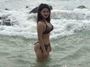 Busty lovely vietnamese babe