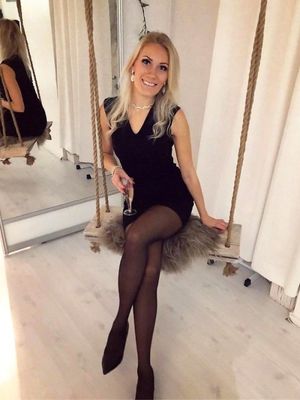 Mom dressed up to party