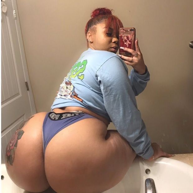Selfie Booty