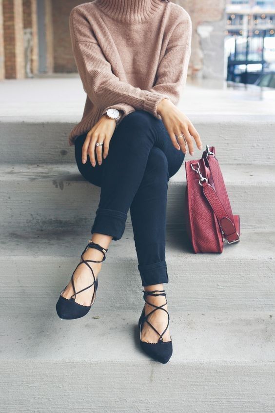 Fashion with criss cross flats