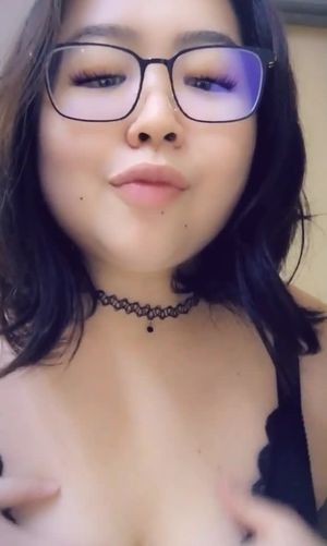 Shows boobs in the periscope