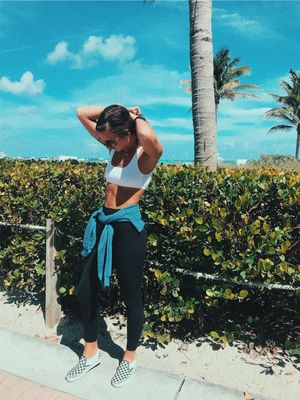 Amateur California babe in leggings