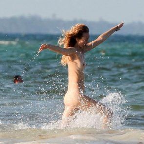 Candice Swanepoel's model frind's Pussy Was Seen in Public