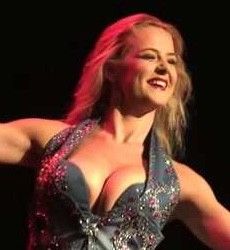 Belly-Dancer Teresa Tomás’ Captivating Cleavage