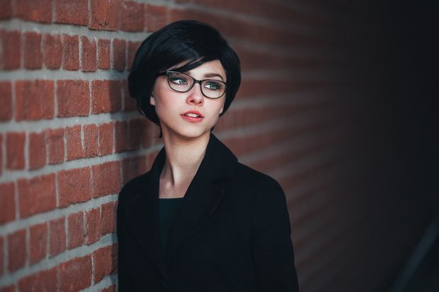 brunette w glasses