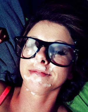 Elle adore qu'on lui vienne dans ses lunettes