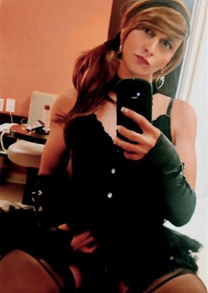 Slutty amateur Trans Tabi poses for a selfie