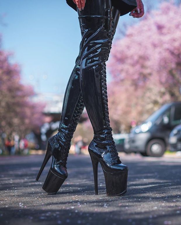 Killer black latex high heel boots (IG @Imfurfur)