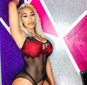 I wish I could see more of Katt in this outfit