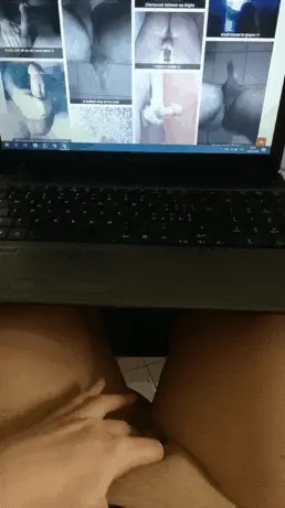 Elle adore les regarder se branler