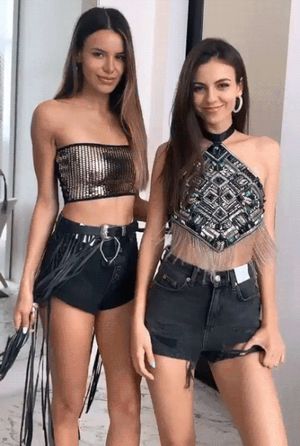 Victoria Justice & Madison Reed – sexy sisters