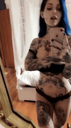 Flashing the Boobs in the Mirror