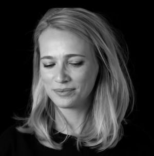 Jennifer Hoffman looking so innocent