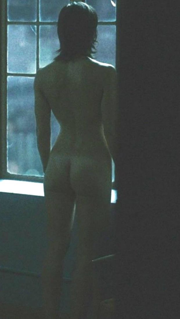Jessica Biel has a perfect figure and firm ass