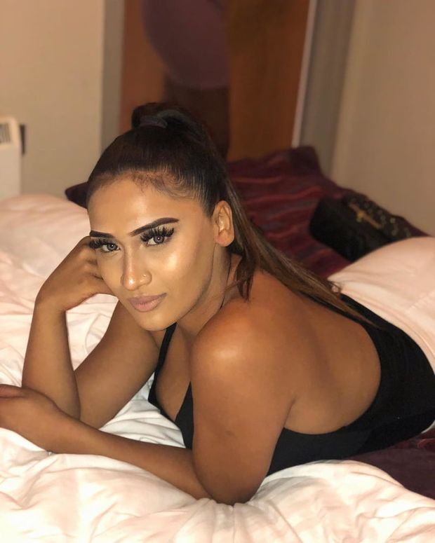 babe on bed nn