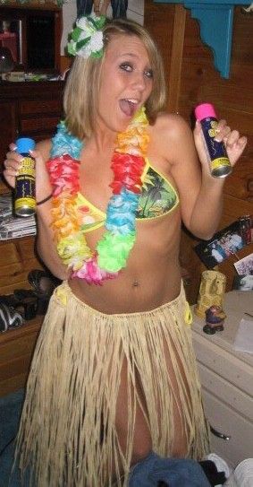 Hula gurlie with nice bod.